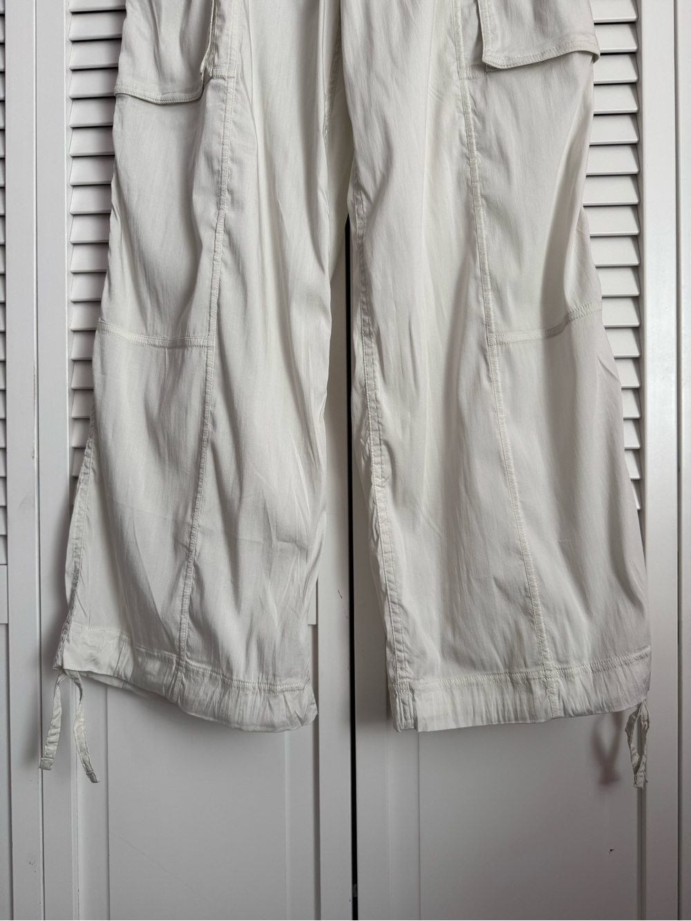 Lululemon Lightweight Adjustable MR Cargo Pant Bone Activewear Baggy XS NWT - Picture 6 of 13